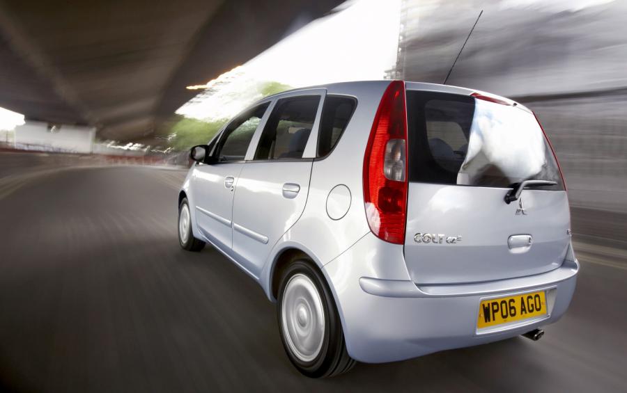  Mitsubishi Colt 5-Door 2004 года  (UK) (фото 12 из 33)